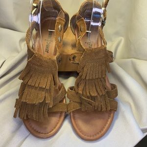 Minnetonka leather fringe boho sandals w/easy zip